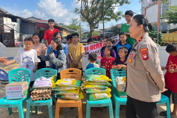 Penyaluran bantuan ke panti asuhan oleh Polres Singkawang Barat